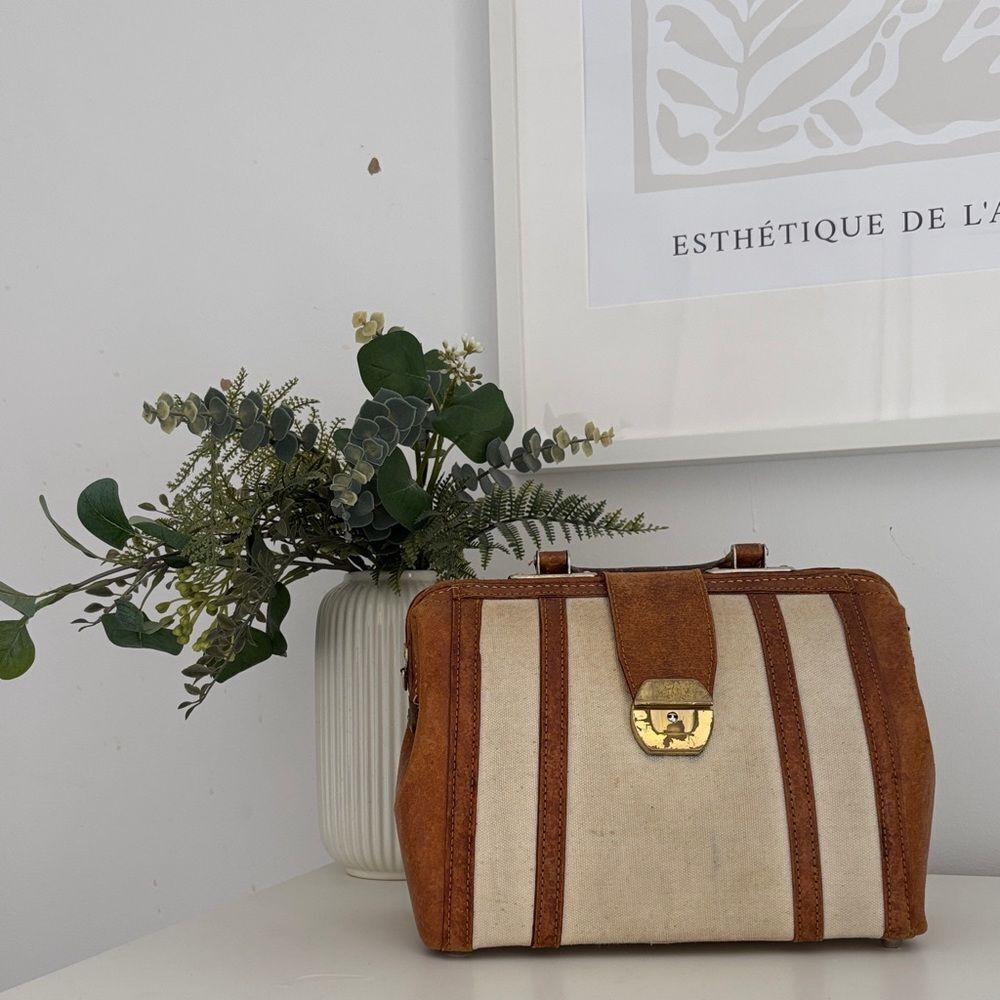 🎀Vintage🎀 1970s Tan Leather & Canvas Doctor Bag Structured Frame Boho Satchel